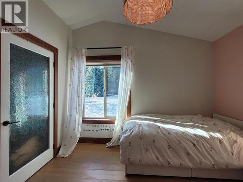 8170 Plotnikoff Road, Grand Forks, BC - Indoor Photo Showing Bedroom