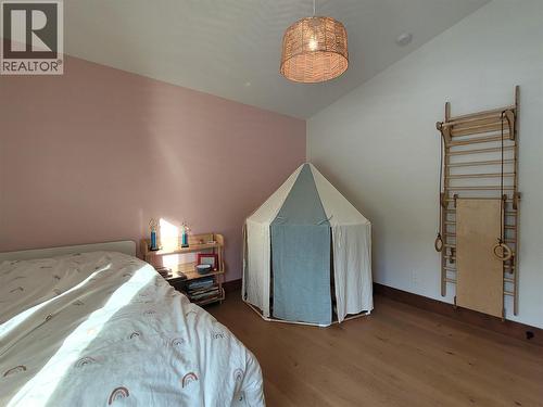 8170 Plotnikoff Road, Grand Forks, BC - Indoor Photo Showing Bedroom