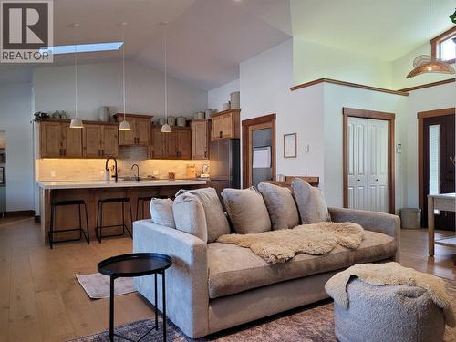 8170 Plotnikoff Road, Grand Forks, BC - Indoor