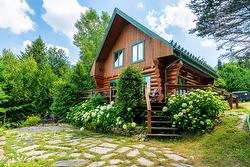 27 Ch. Racicot  Saint-Aimé-Du-Lac-Des-Îles, QC J0W 1J0