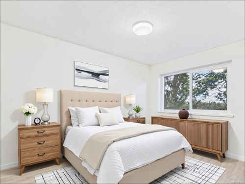 102-1028 Balmoral Rd, Victoria, BC - Indoor Photo Showing Bedroom