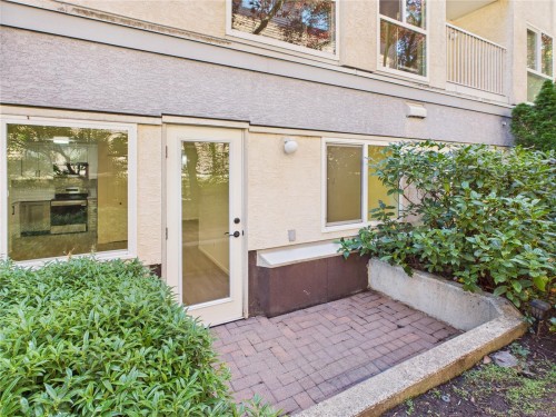 102-1028 Balmoral Rd, Victoria, BC - Outdoor With Exterior