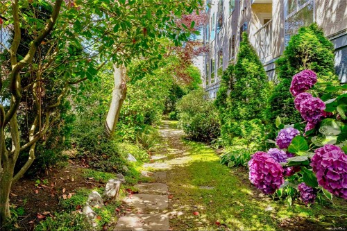 102-1028 Balmoral Rd, Victoria, BC - Outdoor