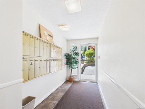 102-1028 Balmoral Rd, Victoria, BC - Indoor Photo Showing Other Room