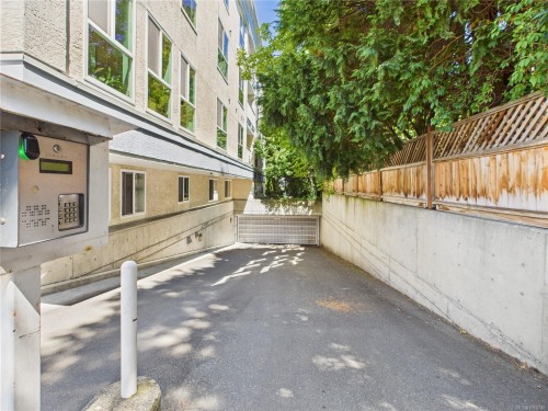 102-1028 Balmoral Rd, Victoria, BC - Outdoor