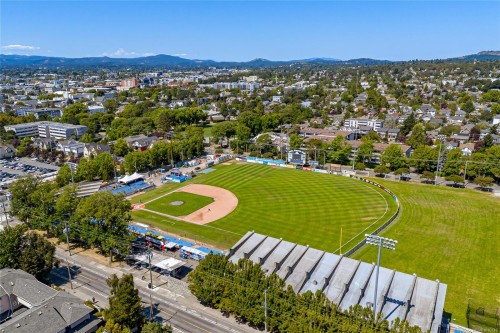 102-1028 Balmoral Rd, Victoria, BC - Outdoor With View