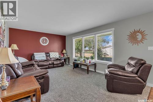 103 1St Street, Limerick, SK - Indoor Photo Showing Living Room