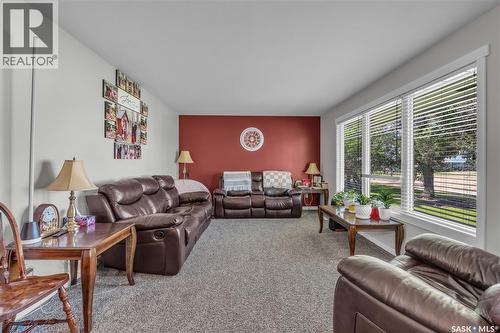 103 1St Street, Limerick, SK - Indoor Photo Showing Living Room