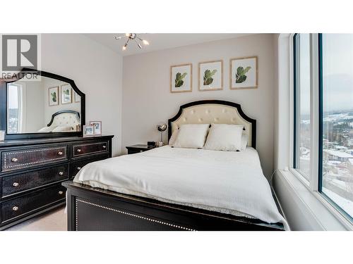 8792 Cortland Place, Coldstream, BC - Indoor Photo Showing Bedroom