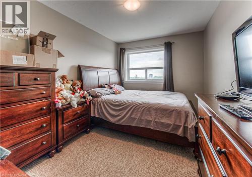 Bedroom featuring light carpet - 283 Fairway Road N Unit# 501, Kitchener, ON - Indoor Photo Showing Bedroom