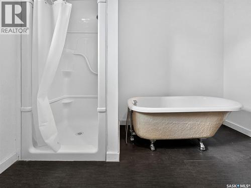 510 5Th Street, Chaplin, SK - Indoor Photo Showing Bathroom