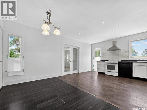 510 5Th Street, Chaplin, SK - Indoor