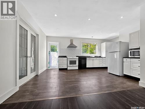 510 5Th Street, Chaplin, SK - Indoor