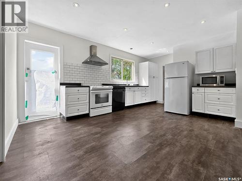 510 5Th Street, Chaplin, SK - Indoor Photo Showing Kitchen With Upgraded Kitchen