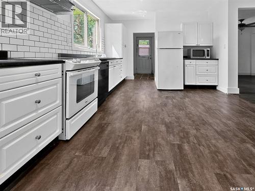 510 5Th Street, Chaplin, SK - Indoor Photo Showing Kitchen