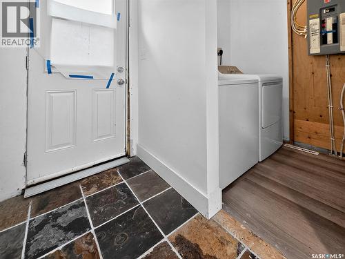 510 5Th Street, Chaplin, SK - Indoor Photo Showing Laundry Room