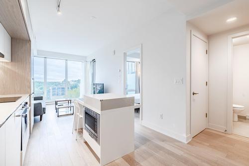 Kitchen - 901-1288 Rue St-Antoine O., Montréal (Ville-Marie), QC - Indoor Photo Showing Kitchen With Upgraded Kitchen