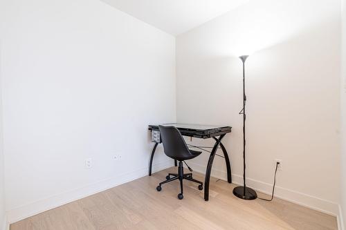 Den - 901-1288 Rue St-Antoine O., Montréal (Ville-Marie), QC - Indoor