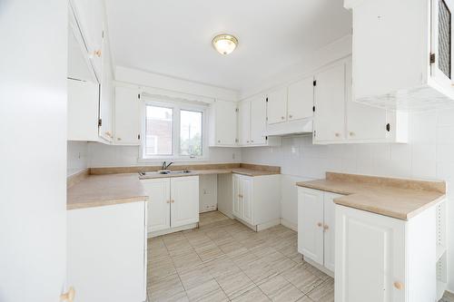 Cuisine - 2820  - 2822 Rue Mcwillis, Montréal (Saint-Laurent), QC - Indoor Photo Showing Kitchen With Double Sink