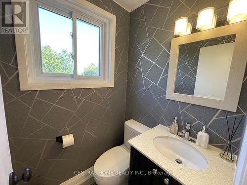 755 Botany Hill Crescent, Newmarket, ON - Indoor Photo Showing Bathroom