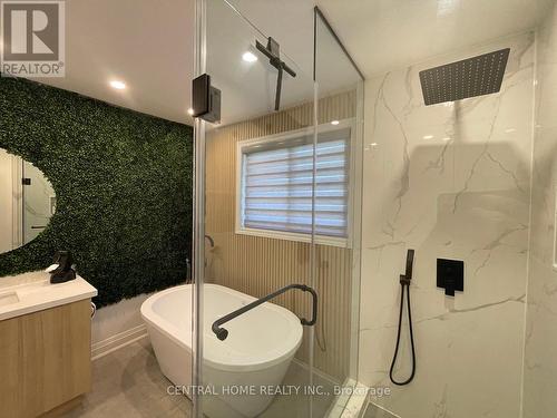 755 Botany Hill Crescent, Newmarket, ON - Indoor Photo Showing Bathroom