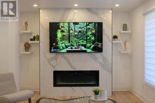 755 Botany Hill Crescent, Newmarket, ON - Indoor Photo Showing Living Room With Fireplace