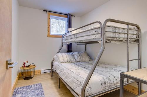 Bedroom - 265Z  - 267Z Ch. Seigneurial, Sutton, QC - Indoor Photo Showing Bedroom
