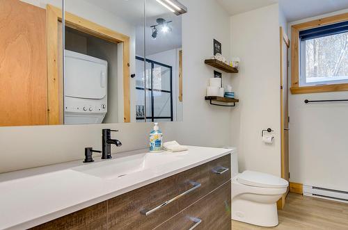 Bathroom - 265Z  - 267Z Ch. Seigneurial, Sutton, QC - Indoor Photo Showing Bathroom