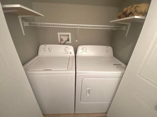 Salle de lavage - 2131 Av. Albert-Murphy, Laval (Chomedey), QC - Indoor Photo Showing Laundry Room