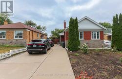 34 GREYLAWN CRESCENT  Toronto, ON M1R 2V6