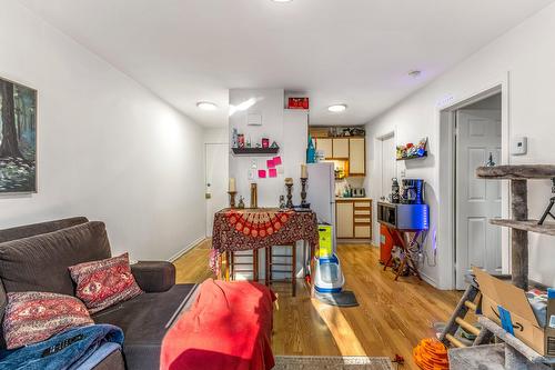 Salon - 185 Rue Brodeur, Vaudreuil-Dorion, QC - Indoor