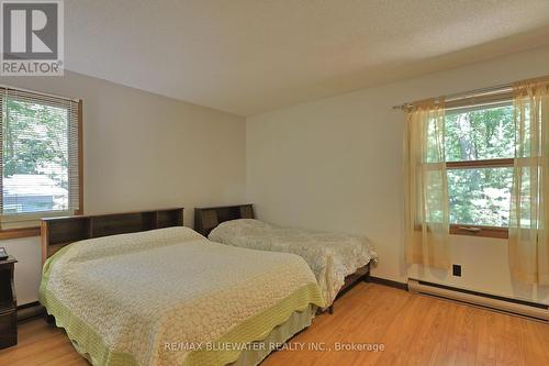 10346 Pines Parkway, Lambton Shores (Grand Bend), ON - Indoor Photo Showing Bedroom