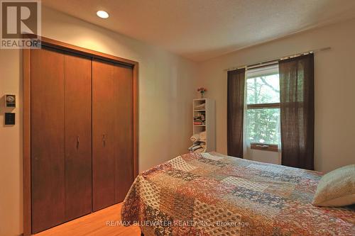 10346 Pines Parkway, Lambton Shores (Grand Bend), ON - Indoor Photo Showing Bedroom
