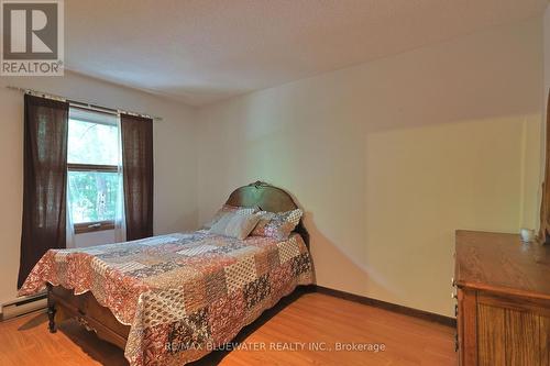 10346 Pines Parkway, Lambton Shores (Grand Bend), ON - Indoor Photo Showing Bedroom