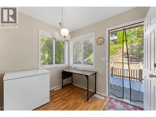 580 Spruceview Place N, Kelowna, BC - Indoor