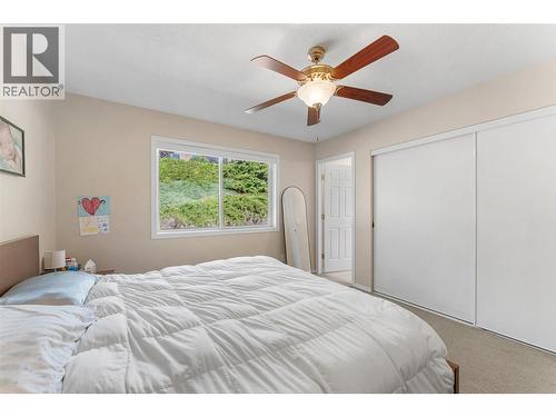 580 Spruceview Place N, Kelowna, BC - Indoor Photo Showing Bedroom
