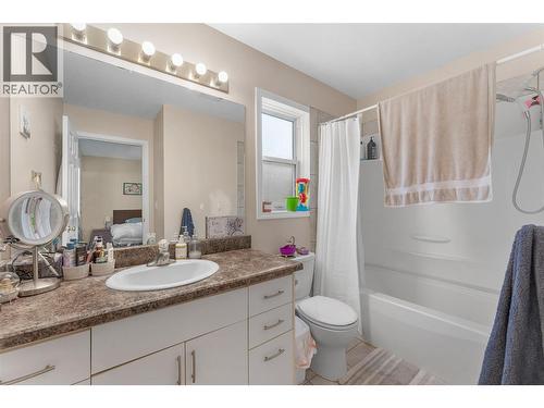 580 Spruceview Place N, Kelowna, BC - Indoor Photo Showing Bathroom