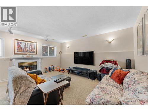 580 Spruceview Place N, Kelowna, BC - Indoor Photo Showing Living Room With Fireplace