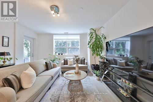 Gr17 - 1575 Lakeshore Road W, Mississauga, ON - Indoor Photo Showing Living Room