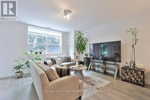 Gr17 - 1575 Lakeshore Road W, Mississauga, ON - Indoor Photo Showing Living Room