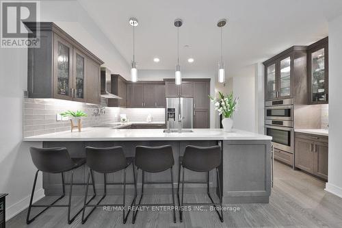 Gr17 - 1575 Lakeshore Road W, Mississauga, ON - Indoor Photo Showing Kitchen With Upgraded Kitchen