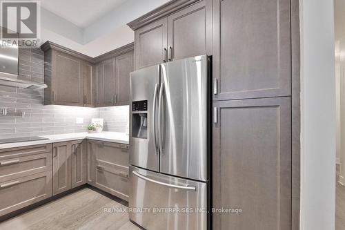 Gr17 - 1575 Lakeshore Road W, Mississauga, ON - Indoor Photo Showing Kitchen With Upgraded Kitchen
