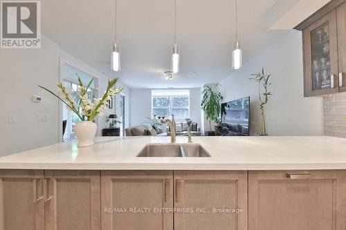 Gr17 - 1575 Lakeshore Road W, Mississauga, ON - Indoor Photo Showing Kitchen