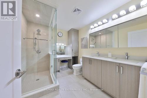 Gr17 - 1575 Lakeshore Road W, Mississauga, ON - Indoor Photo Showing Bathroom