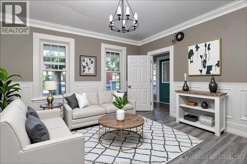 211 Cameron, Windsor, ON - Indoor Photo Showing Living Room