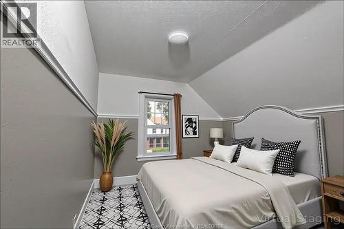211 Cameron, Windsor, ON - Indoor Photo Showing Bedroom