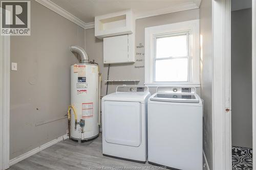 211 Cameron, Windsor, ON - Indoor Photo Showing Laundry Room