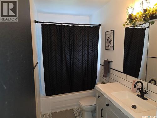 213 9Th Street E, Wynyard, SK - Indoor Photo Showing Bathroom