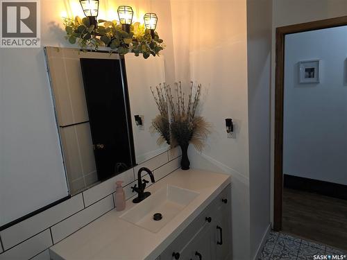 213 9Th Street E, Wynyard, SK - Indoor Photo Showing Bathroom
