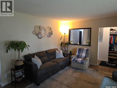 213 9Th Street E, Wynyard, SK - Indoor Photo Showing Living Room